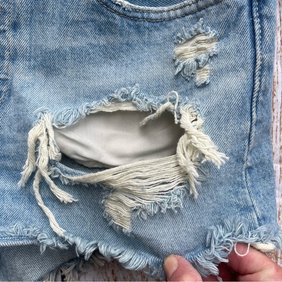 Levi’s Premium Distressed Jean Shorts Size 26 - Picture 5 of 9